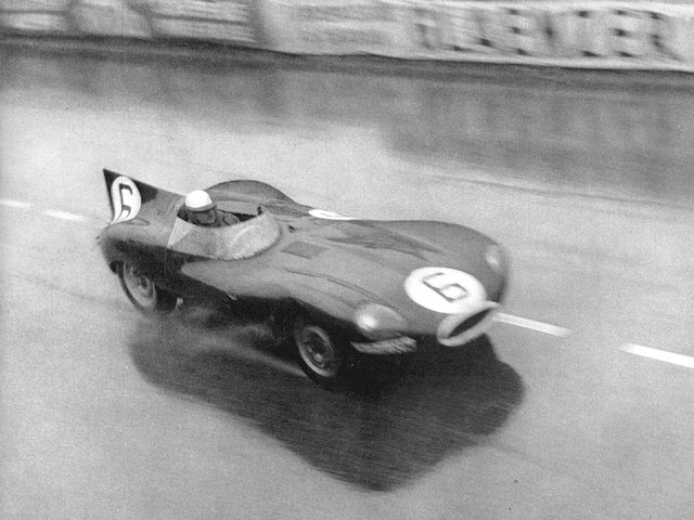 55jaguar_d-type_(le-mans_24hr-ivor_bueb).jpg