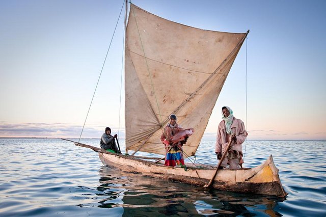 fishermen-boat-ifaty-madagascar.adapt.945.1.jpg