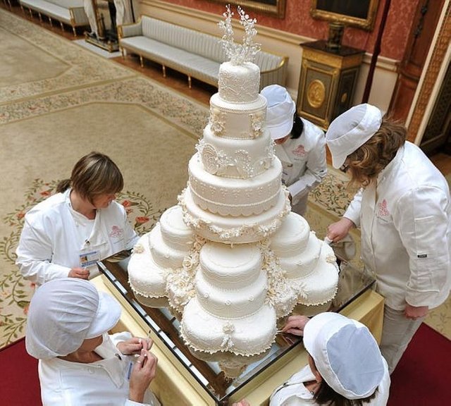 Royal.Wedding.cake_.jpg