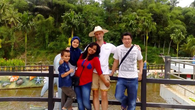 Iregi, Jasmine, Ita, Glenn & Tono at Surya Yudha Park, Central Java, 2016.jpg