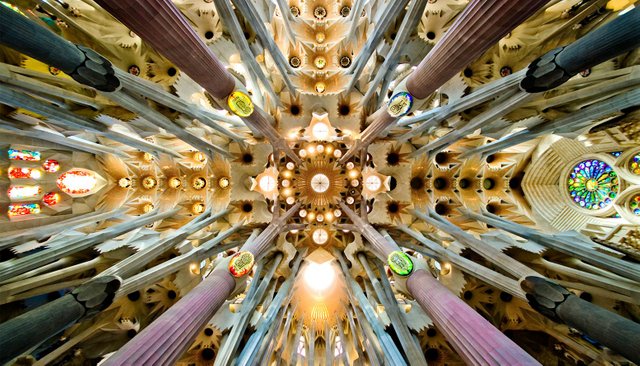 Sagrada_Familia_nave_roof_detail.jpg