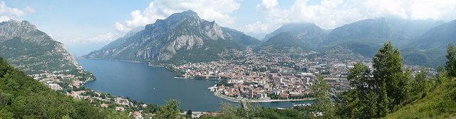 1000px-Lecco_e_il_suo_lago.JPG