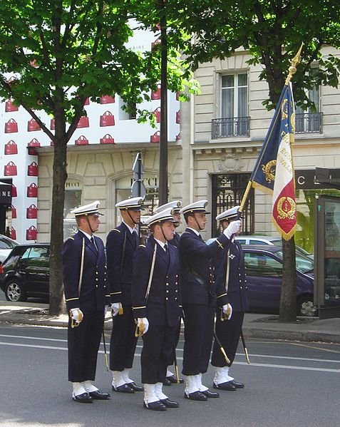 garde_drapeau_ecole_navale.jpg