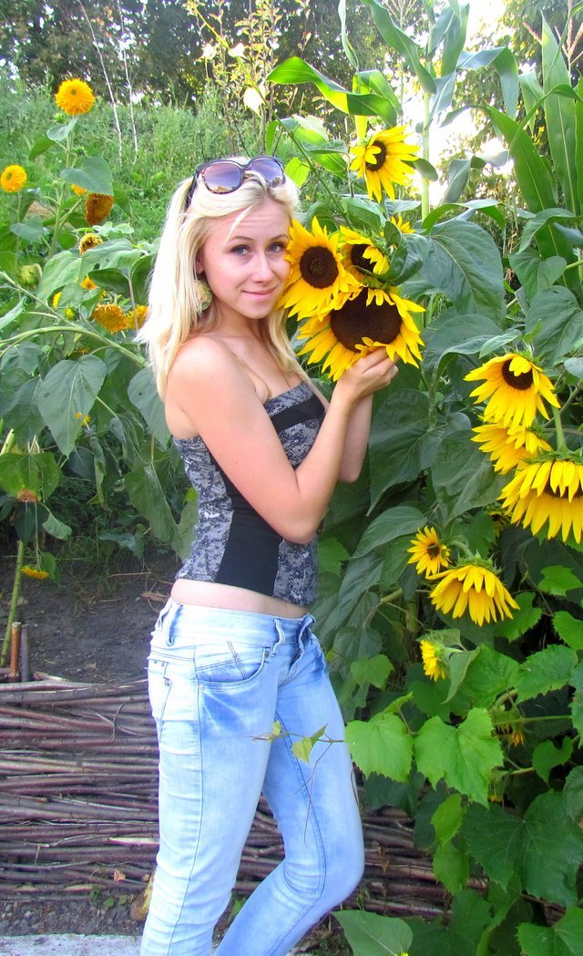 sunflower girl