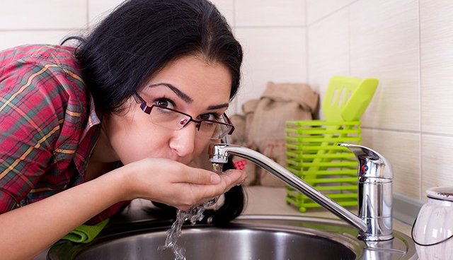 woman drinking from water faucet 800x460.jpg