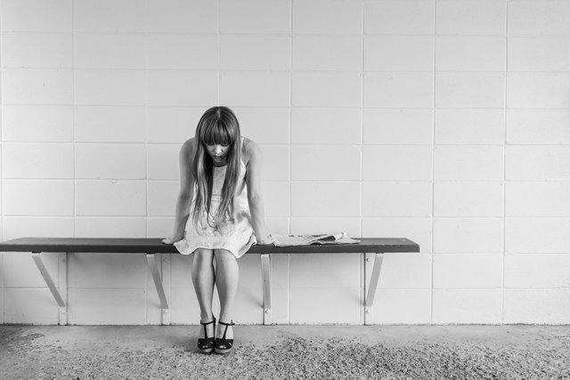 black-and-white-woman-girl-sitting96a85.jpg