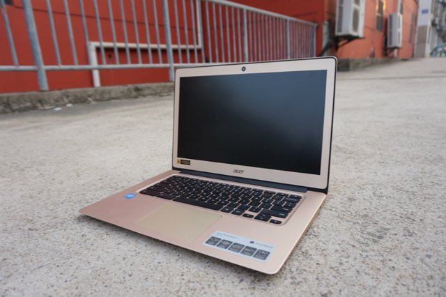 Acer Chromebook 14 B 面和 C 面