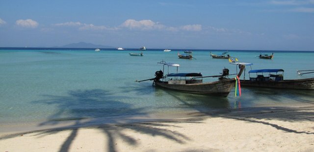 A full day speedboat trip is the perfect way to explore the popular Phi Phi islands