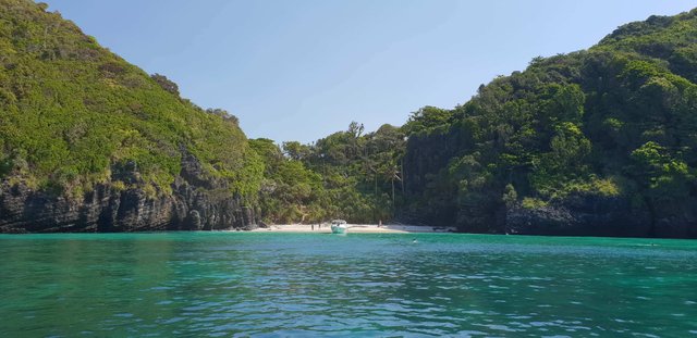 A view of the first snorkelling and swimming stop - Bamboo Island