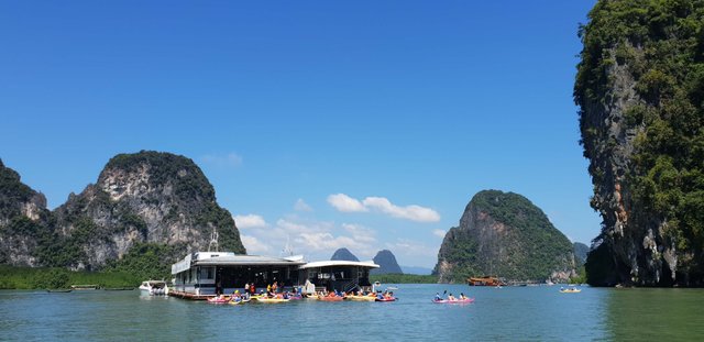 Kayak at the Thalu island