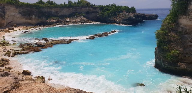 Blue Lagoon is one of the most popular spots in Nusa Ceningan