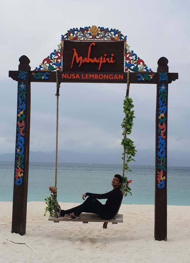 Me relaxing at the Mahagiri swing enjoying the tropical vibe