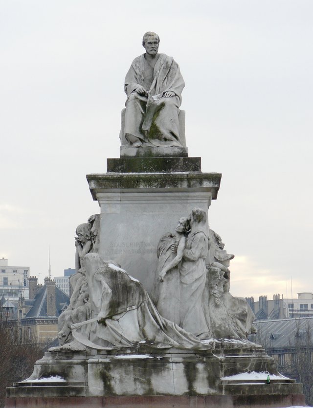 Louis Pasteur statue
