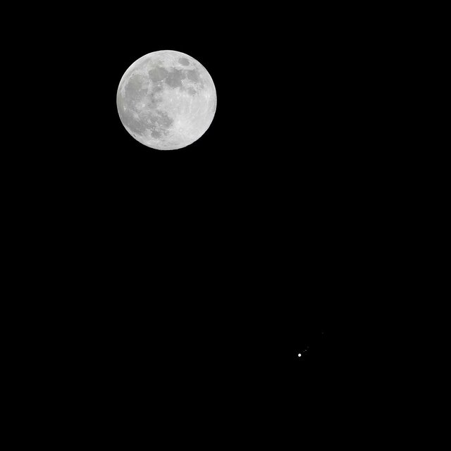 Jupiter.mit.Io.Ganymed.Europa.Calisto.Vollmond.10.4.2017.jpg