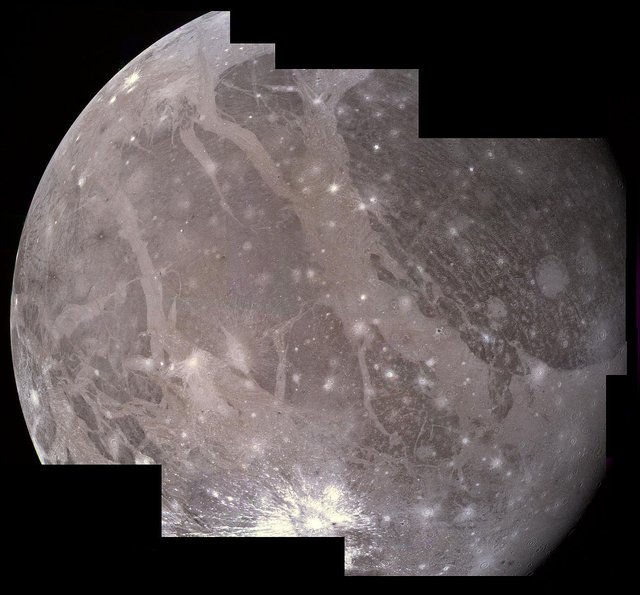 PIA00081 Ganymede Voyager 2 mosaic.jpg