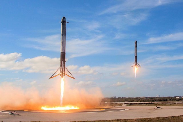 Falcon Heavy Side Boosters landing on LZ1 and LZ2 - 2018 (25254688767).jpg