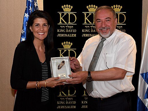 Nikki Haley (then US ambassador to the UN) with Israeli Minister of Defense Avigdor Lieberman. Photo by US Embassy Tel Aviv. Creative Commons Attribution 2.0 Generic license.