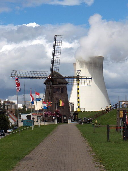 File:Doel Kerncentrale.JPG