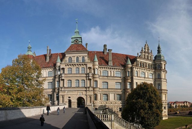 Schloss Güstrow - Ansicht vom Torhaus aus (02-2).jpg