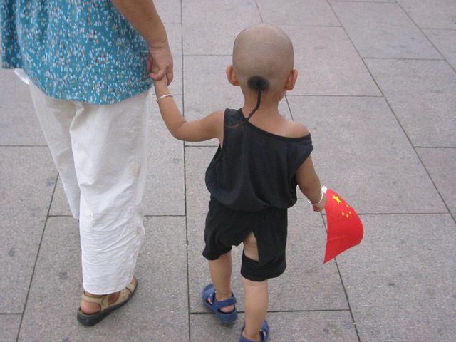 open-croch pants used by a Chinese toddler