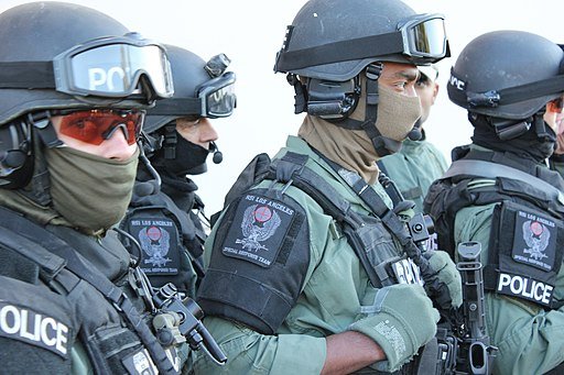 Los Angeles Special Response Team (SRT) within Homeland Security Investigations (HSI) of the U.S. Immigration and Customs Enforcement (ICE) prepares for raid on drug traffickers during Operation Pipeline Express. Public domain.