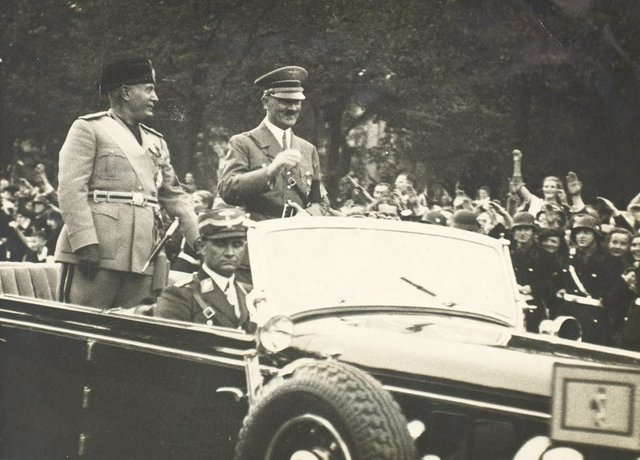 Benito Mussolini e Adolf Hitler, sem data