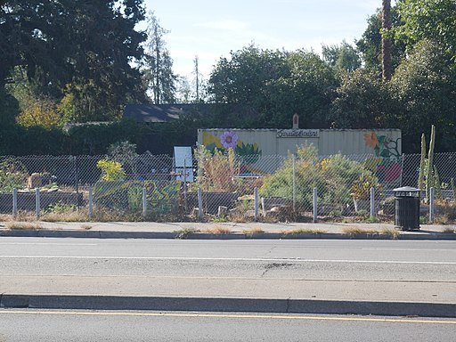 Community garden along Mission Blvd in Cherryland, California. Photo by Naddruf. Creative Commons Attribution-Share Alike 4.0 International license.