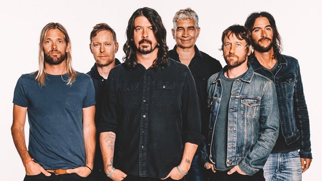 The _Foo Fighters_, illustrated by Michele Melcher