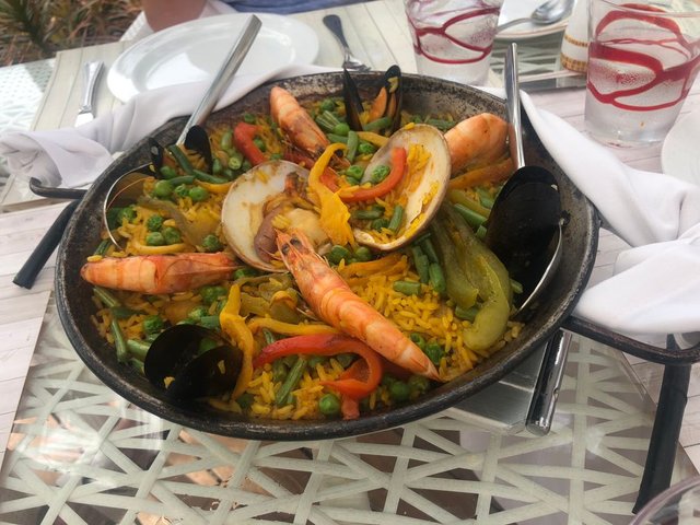 Seafood paella (good for 3 people)