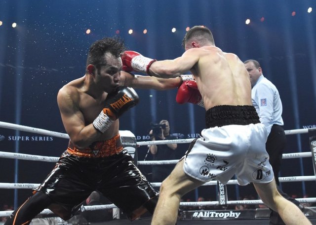 burnett-vs-donaire-1.jpg