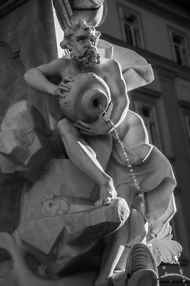 Black and white Robb fountain