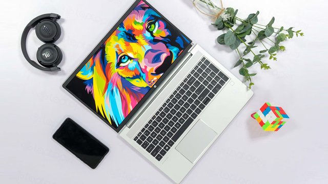 Laptop cũ cần có độ bền cao và chính sách bảo hành uy tín.