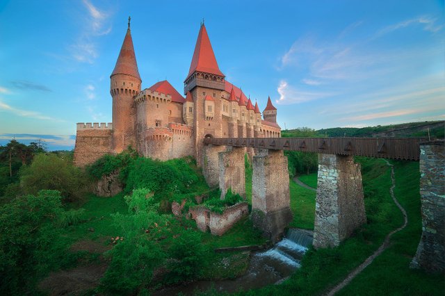 The cost of travel in Romania: Corvin Castle in Romania