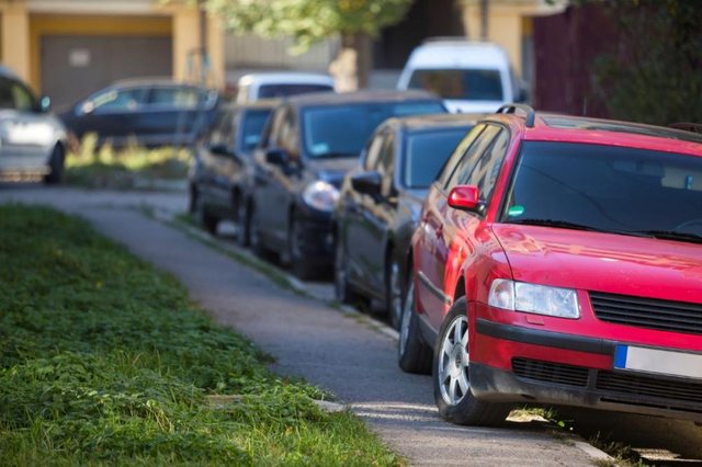 Avoid parking under the sky, especially in the winter (Service My Car)