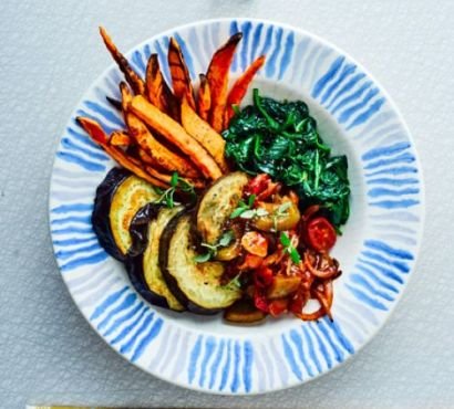 Aubergine and vegetable goulash on a plate