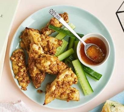 Healthy chicken strips with cucumber and sweet chilli sauce