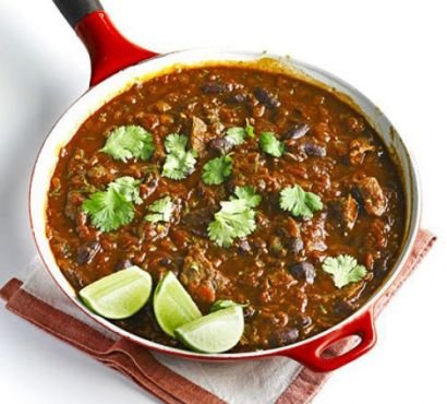 A pan filled with beef chilli con carne