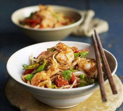 A bowl of Thai noodles with prawns