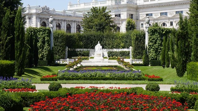 Sisi Kaiserin Elisabeth Statue Wien