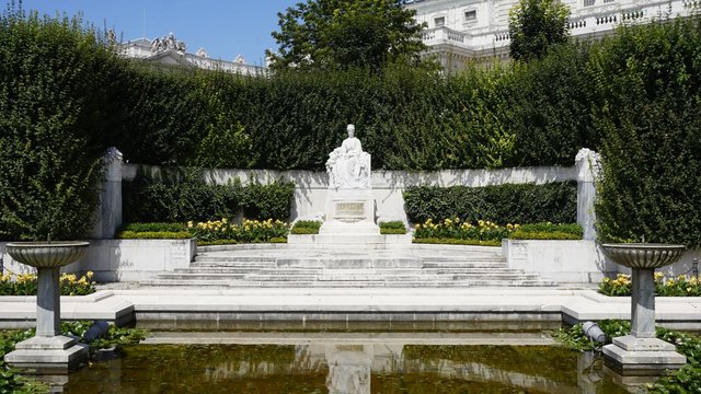 Sisi Kaiserin Elisabeth Statue Wien