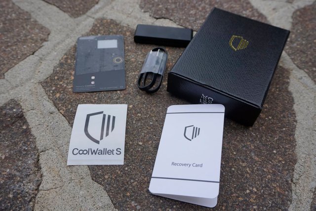 Recensione Hardware Wallet CollWallet S