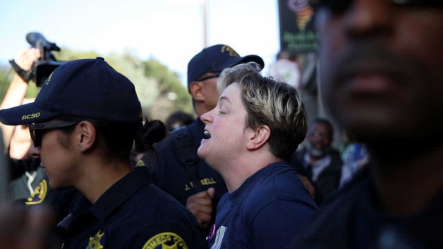 uc_berkeley_shapiro_protest_arrest_gi.jpg