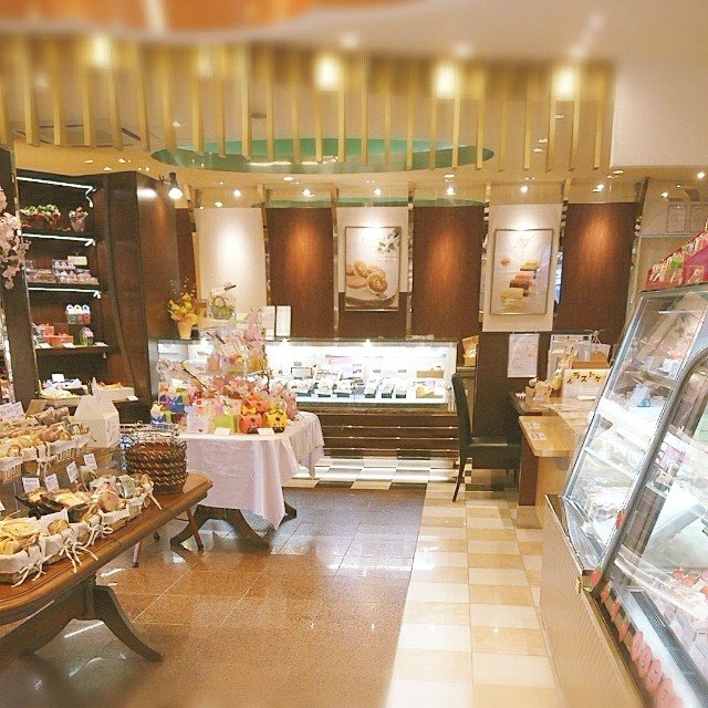 奈良のおいしいケーキ屋さん アスター の いちごたっぷりロールケーキ Nara S Delicious Cake Shop Asuter Strawberry Full Roll Cake Steemit