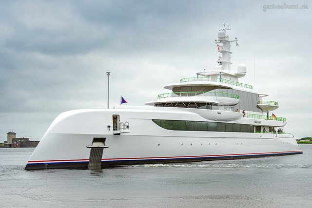 WILHELMSHAVEN: Luxusyacht EXCELLENCE auf Werfterprobungsfahrt