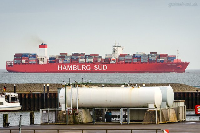 SCHIFFSANKÜNFTE JADEWESERPORT: Containerschiff CAP SAN TAINARO