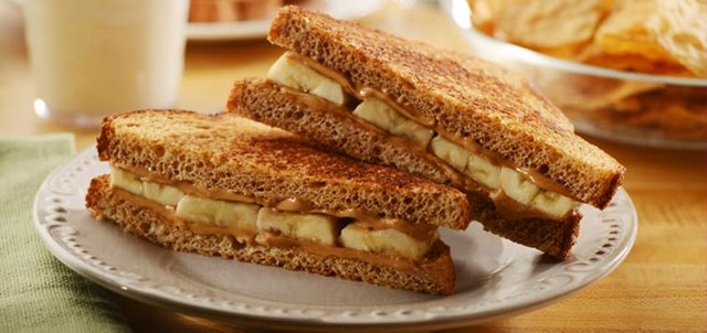 PEANUT BUTTER AND BANANA SANDWICH