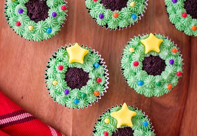 Image result for christmas cupcakes