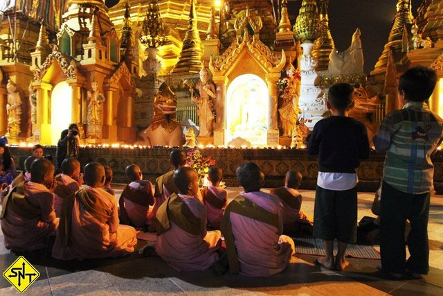 Siga Nossa Trilha - Myanmar - Pagode de Shwedagon