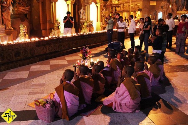 Siga Nossa Trilha - Myanmar - Pagode de Shwedagon