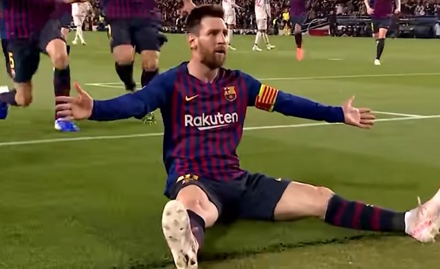 Lionel Messi S Free Kick Against Liverpool Uefa S Goal Of The Season Video Soccer News Steemit